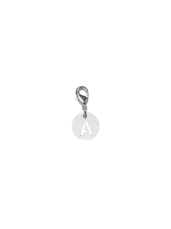 CHARM PLATA LETRA CALA