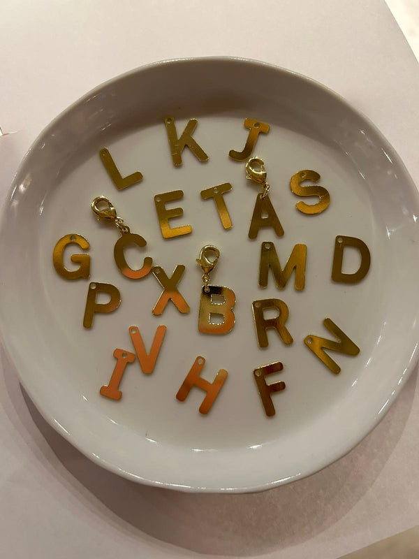 CHARM ORO LETRA CATALINA